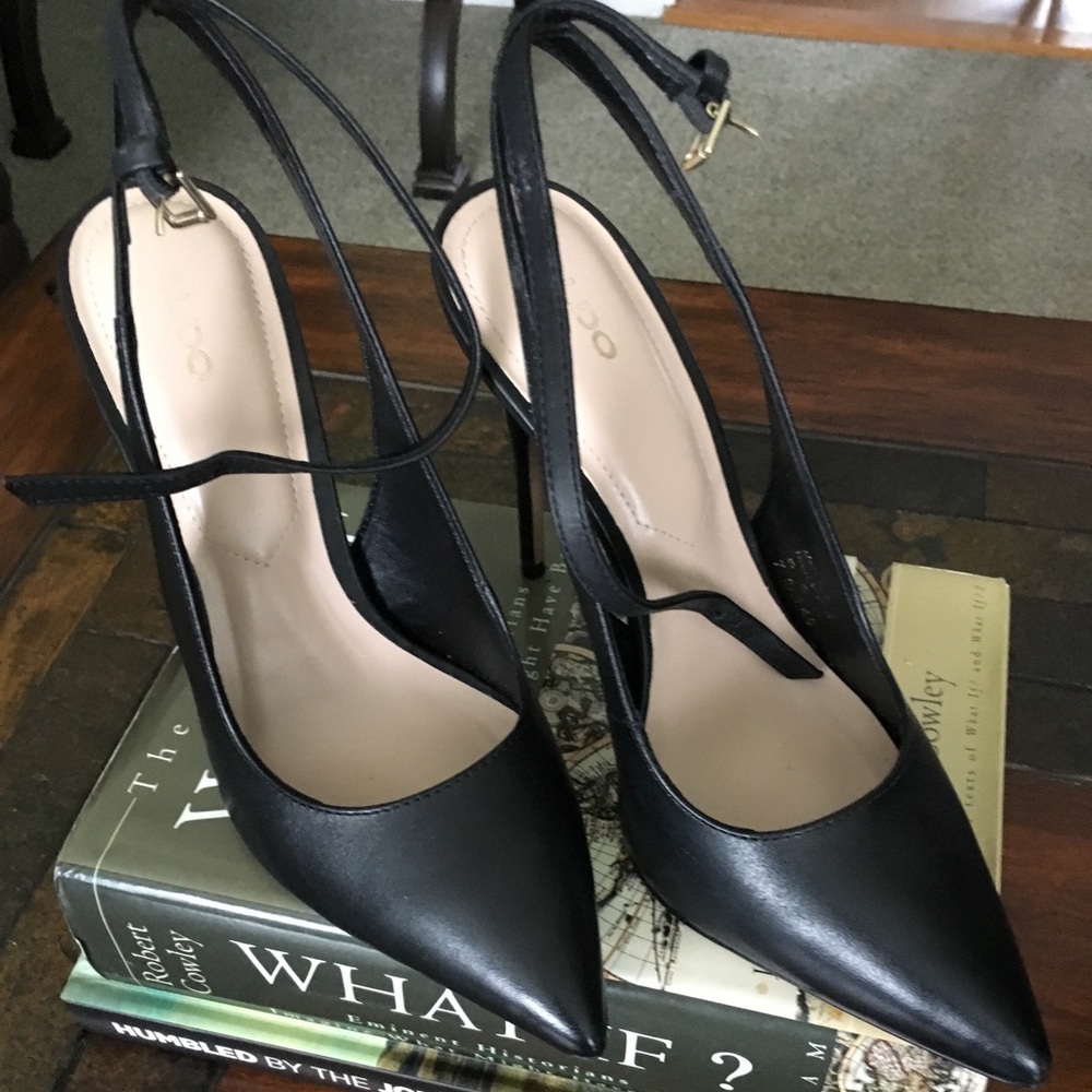 Black Pumps